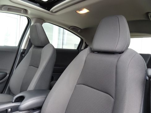 Used 2021 Honda HR-V EX image 11