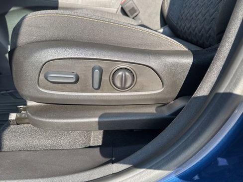 Used 2022 Chevrolet Equinox LT image 11