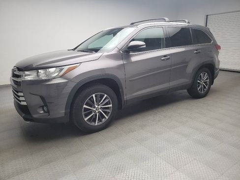 Used 2019 Toyota Highlander XLE w/ Protection Package #3 AWD/4WD image 2