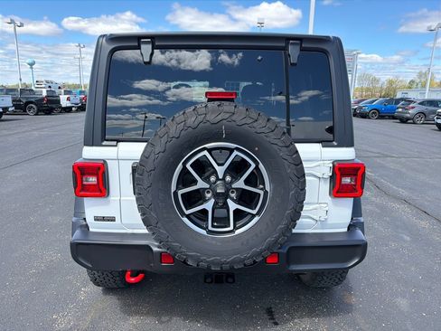 Used 2025 Jeep Wrangler Unlimited Rubicon AWD/4WD image 4