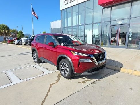 Used 2023 Nissan Rogue SV image 2
