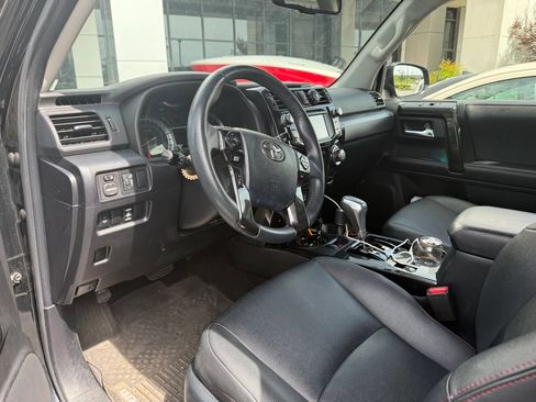 Used 2019 Toyota 4Runner TRD Off-Road Premium AWD/4WD image 10