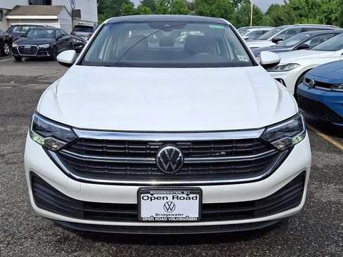 Used 2023 Volkswagen Jetta SE FWD image 2