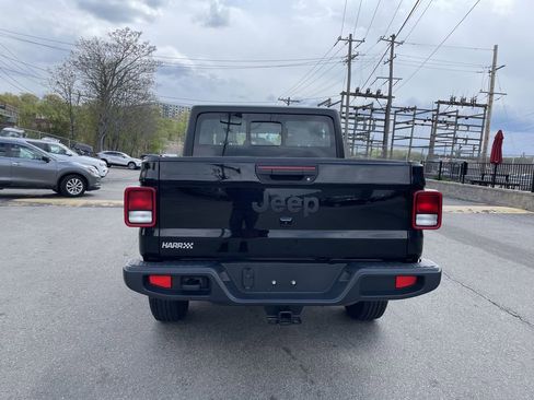 Used 2024 Jeep Gladiator Sport AWD/4WD image 4