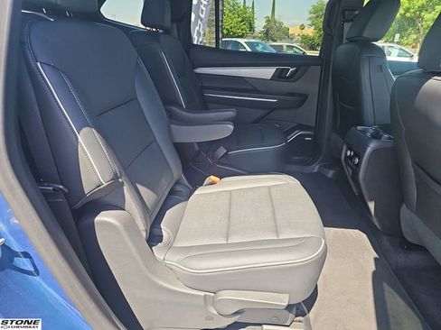 Certified 2025 Buick Enclave Preferred FWD image 28