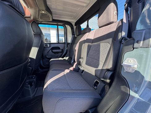 Used 2025 Jeep Gladiator Mojave w/ Convenience Group image 15