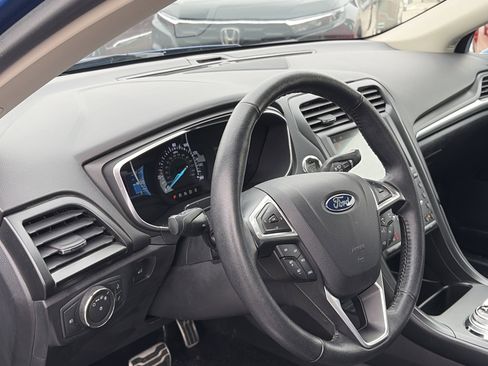 Used 2017 Ford Fusion Titanium image 18