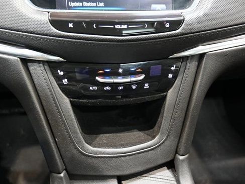 Used 2019 Cadillac XT5 Premium Luxury image 16