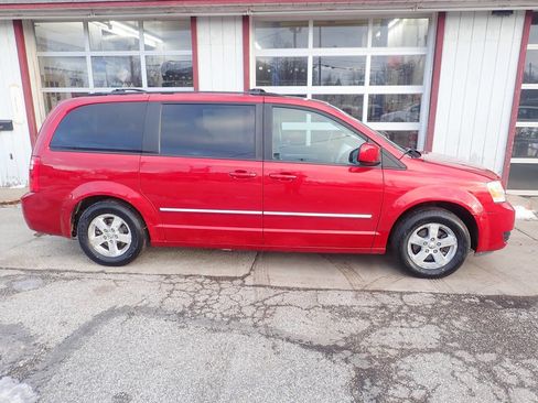Used 2009 Dodge Grand Caravan SXT w/ Entertainment Group 2 image 21