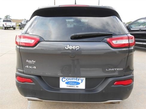 Used 2018 Jeep Cherokee Limited AWD/4WD image 4