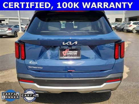 Certified 2025 Kia Sorento S w/ Panoramic Sunroof Package image 4