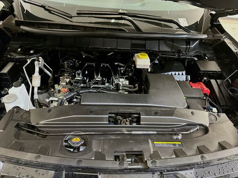 Used 2025 Nissan Pathfinder SV image 35