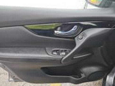 Used 2020 Nissan Rogue Sport SV FWD image 14