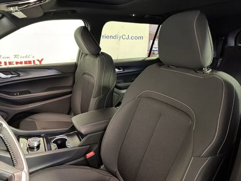 New 2025 Jeep Grand Cherokee L Laredo image 13