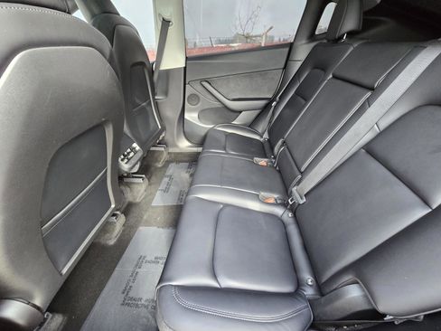 Used 2022 Tesla Model Y Long Range image 11