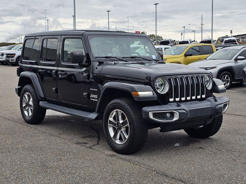 Used 2020 Jeep Wrangler Unlimited Sahara image 4