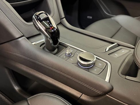 New 2025 Cadillac XT6 Luxury image 17