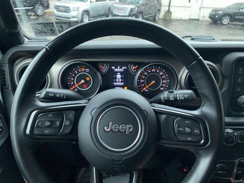Used 2019 Jeep Wrangler Unlimited Sport S image 2