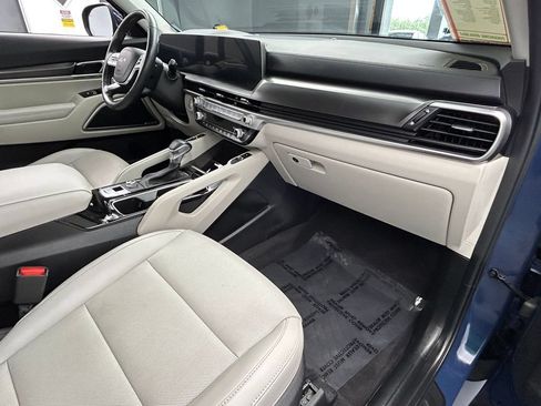 Used 2024 Kia Telluride S w/ S Sunroof Package FWD image 10