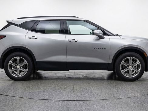 Used 2025 Chevrolet Blazer LT FWD image 11