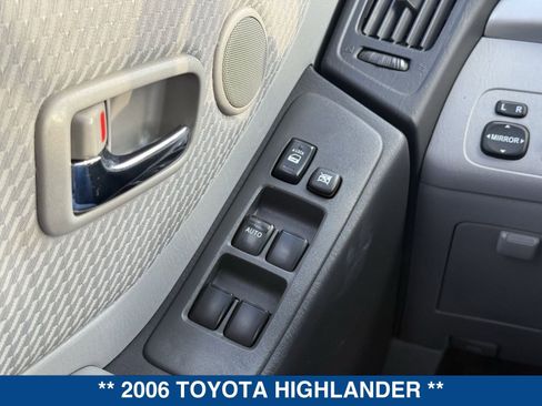 Used 2006 Toyota Highlander w/ 3rd Row image 23