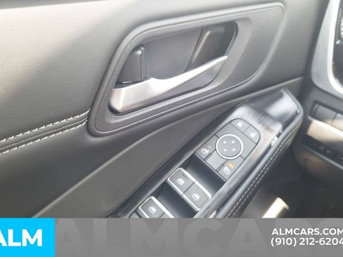 Used 2025 Nissan Rogue SL AWD/4WD image 32