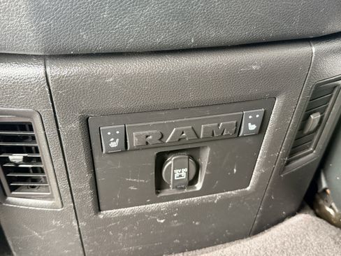 Used 2018 RAM 1500 Laramie RWD image 23