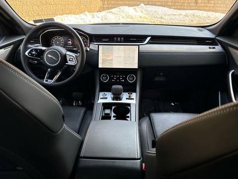 Certified 2025 Jaguar F-PACE R-Dynamic S image 9