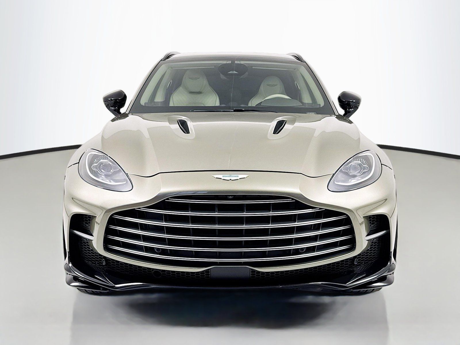 Used 2025 Aston Martin DBX 707 AWD/4WD image 2