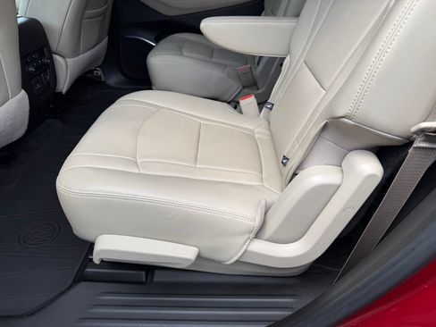 Used 2019 Buick Enclave Essence FWD image 32