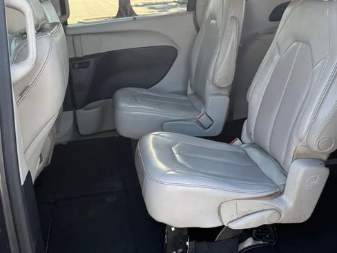 Used 2021 Chrysler Voyager Lxi FWD image 12