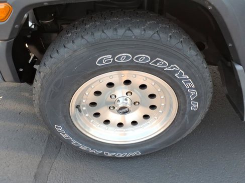Used 2019 Jeep Wrangler Sport AWD/4WD image 10