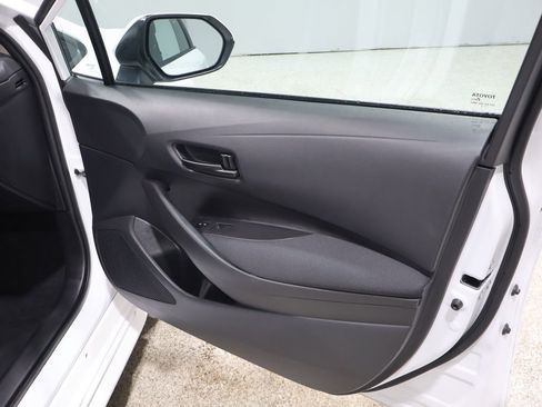 Used 2025 Toyota Corolla LE image 23