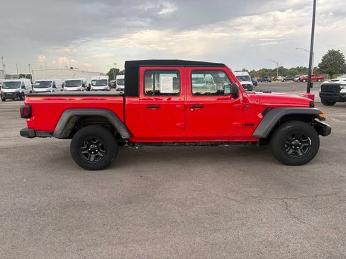 Used 2024 Jeep Gladiator Sport AWD/4WD image 9