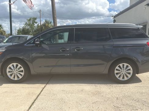 Used 2016 Kia Sedona EX FWD image 2