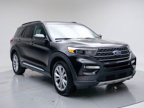 Used 2023 Ford Explorer XLT w/ Equipment Group 202A image 3