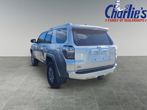 Used 2017 Toyota 4Runner SR5 Premium AWD/4WD image 5