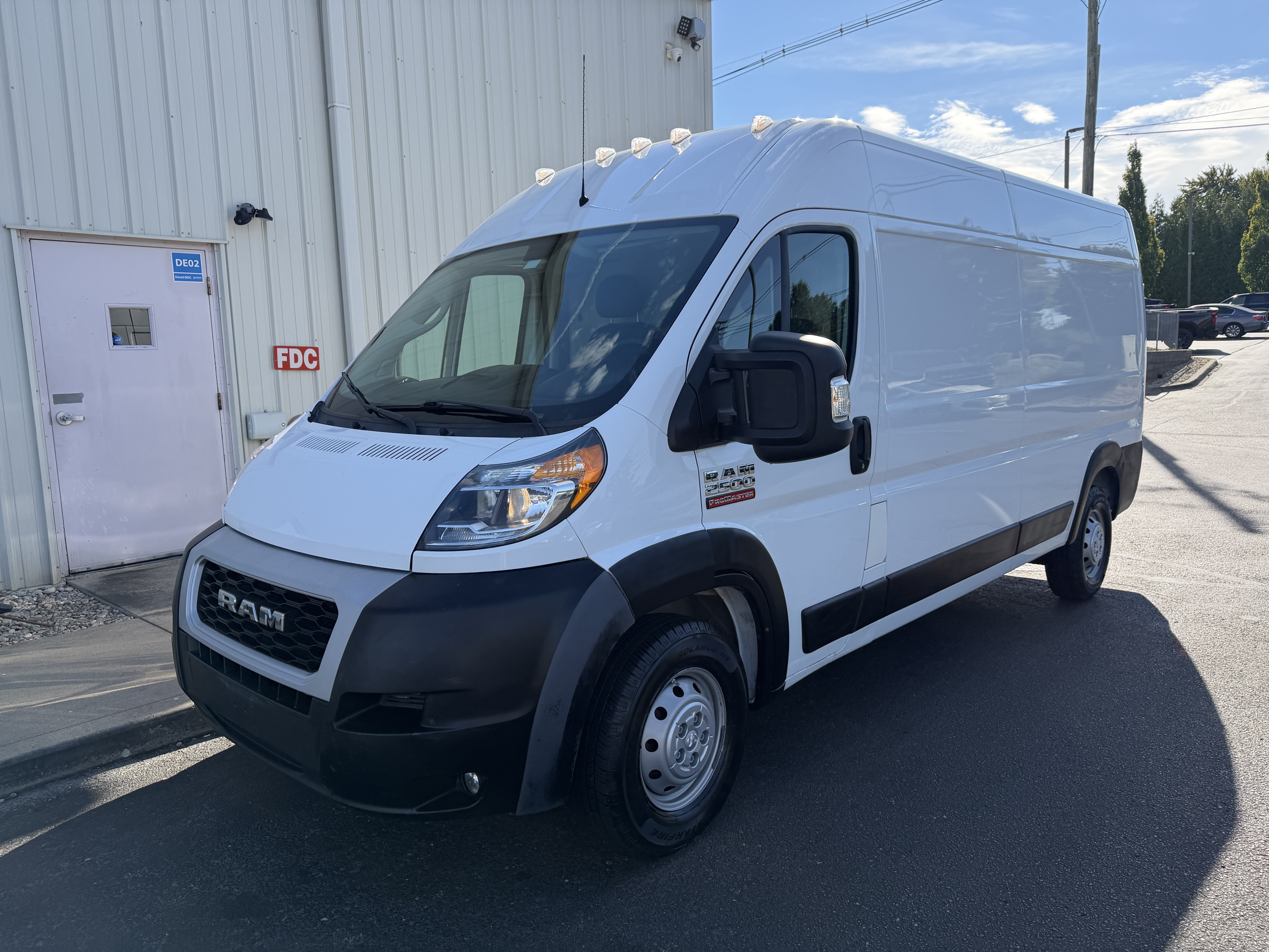 Used 2021 RAM ProMaster 2500 w/ Convenience Group FWD image 4