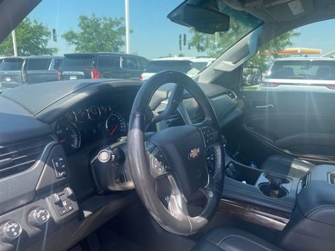 Used 2019 Chevrolet Suburban LT w/ Luxury Package AWD/4WD image 10