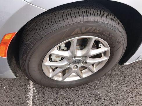 Used 2024 Chrysler Pacifica Touring-L image 10