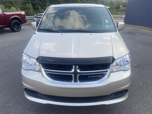 Used 2015 Dodge Grand Caravan SE FWD image 2