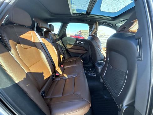 Used 2021 Volvo XC60 T5 Momentum image 19