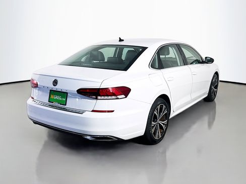Used 2021 Volkswagen Passat 2.0T SE image 10