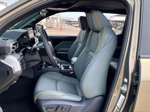 Used 2024 Toyota Tacoma 4x4 Double Cab Hybrid image 8