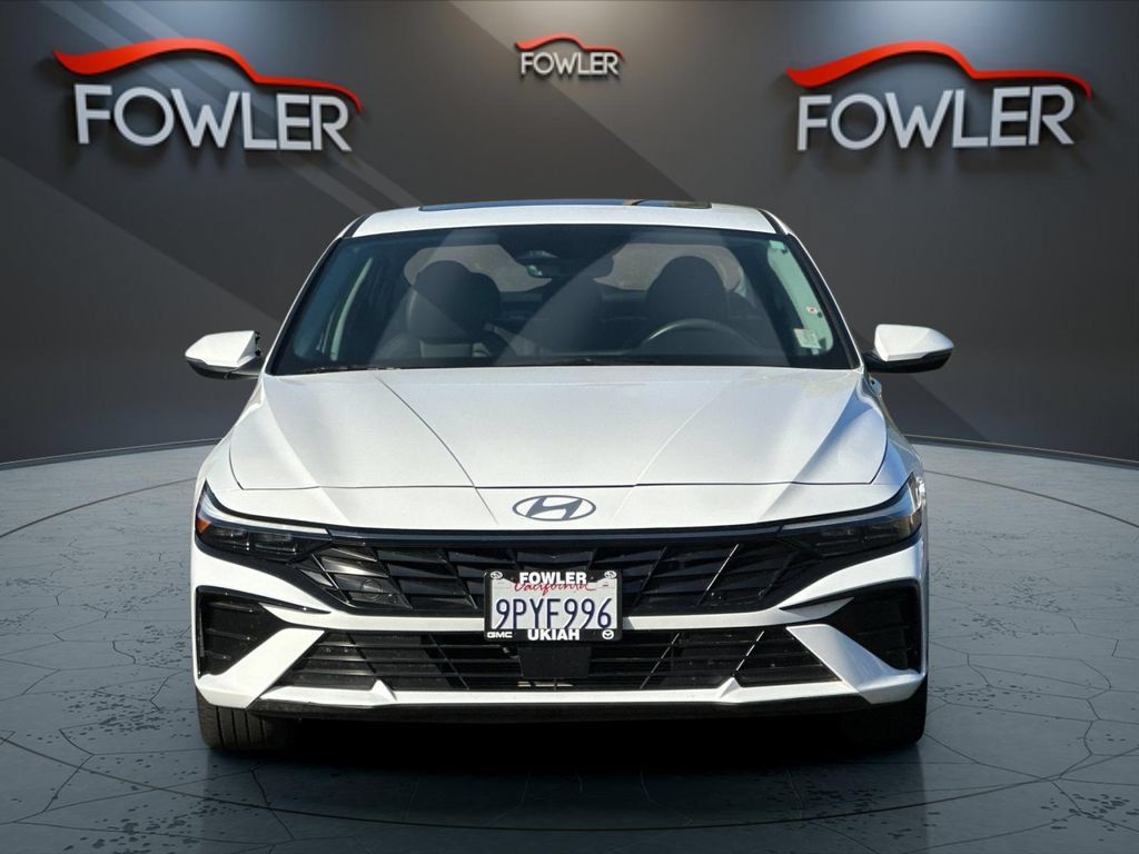 Used 2025 Hyundai Elantra Limited FWD image 8