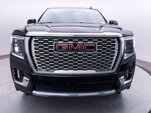 Used 2022 GMC Yukon XL Denali w/ Denali Premium Package AWD/4WD image 14