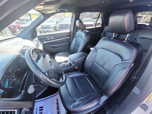 Used 2019 Ford Explorer Sport image 18