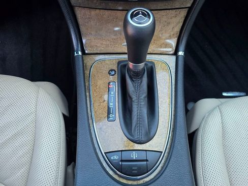 Used 2008 Mercedes-Benz E 550 Sedan image 22