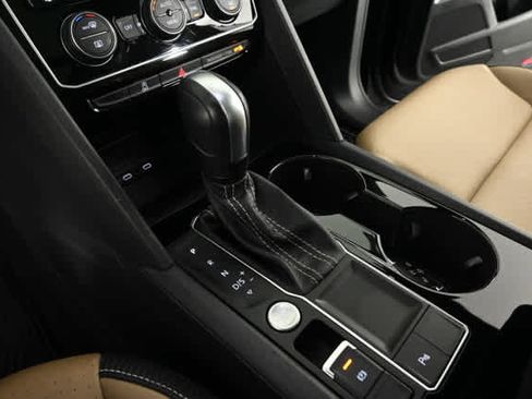 Used 2022 Volkswagen Atlas Cross Sport SE w/ Panoramic Sunroof Package image 28