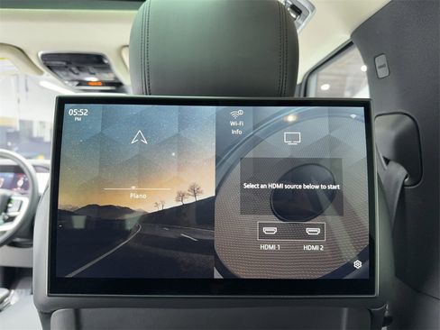 Used 2023 Land Rover Range Rover Long Wheelbase SE image 23